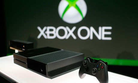 Xbox-One-is-shown-on-disp-008.jpg