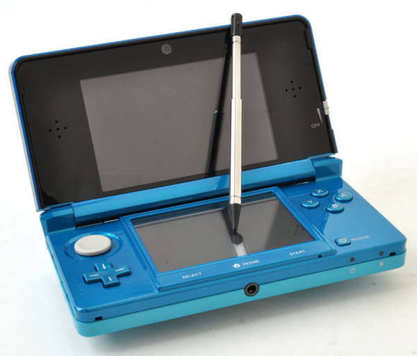 Nintendo_3DS_3.jpg