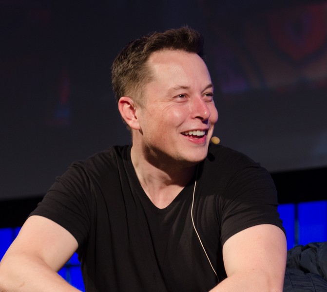 Elon Musk   The Summit 2013 671x600 - Tesla et SpaceX rejoignent l'<em>amicus</em> contre Trump