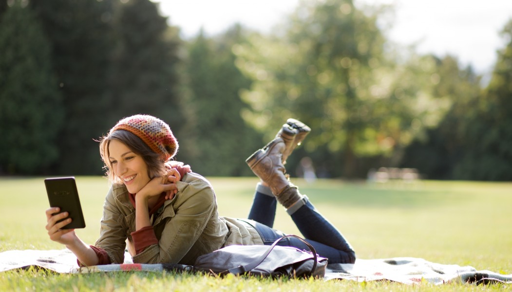 Kindle-Outdoor-Reading