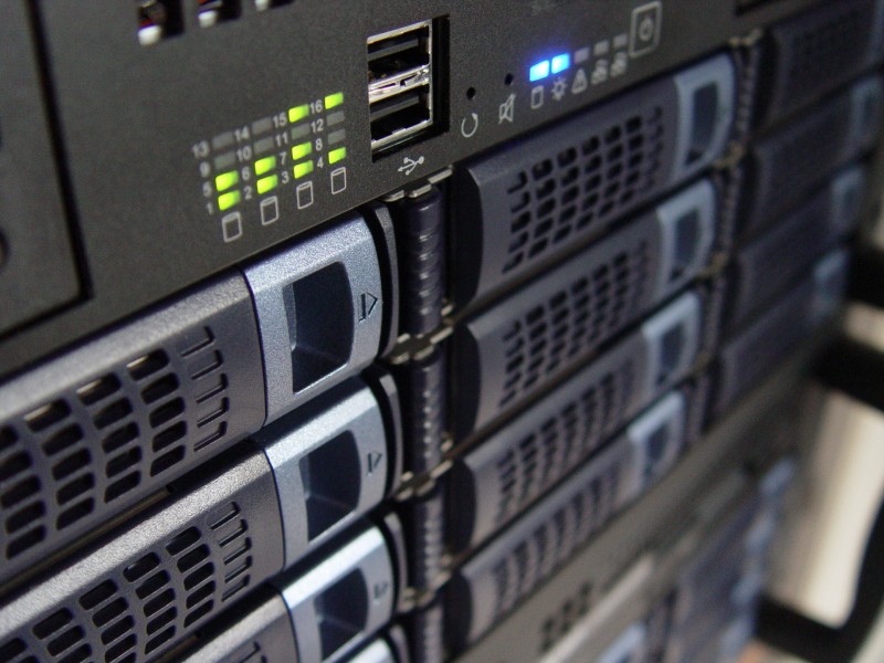 front-rack-server-1243429-1920x1440 front-rack-server-1243429-1920x1440