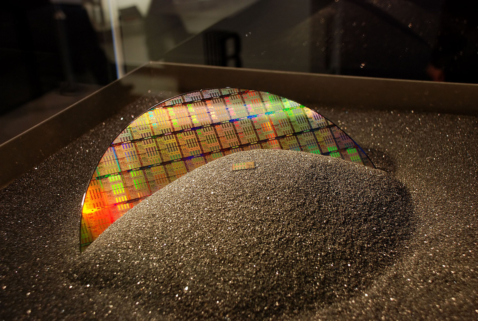 silicon-wafer-1242748-1599x1073 silicon-wafer-1242748-1599x1073