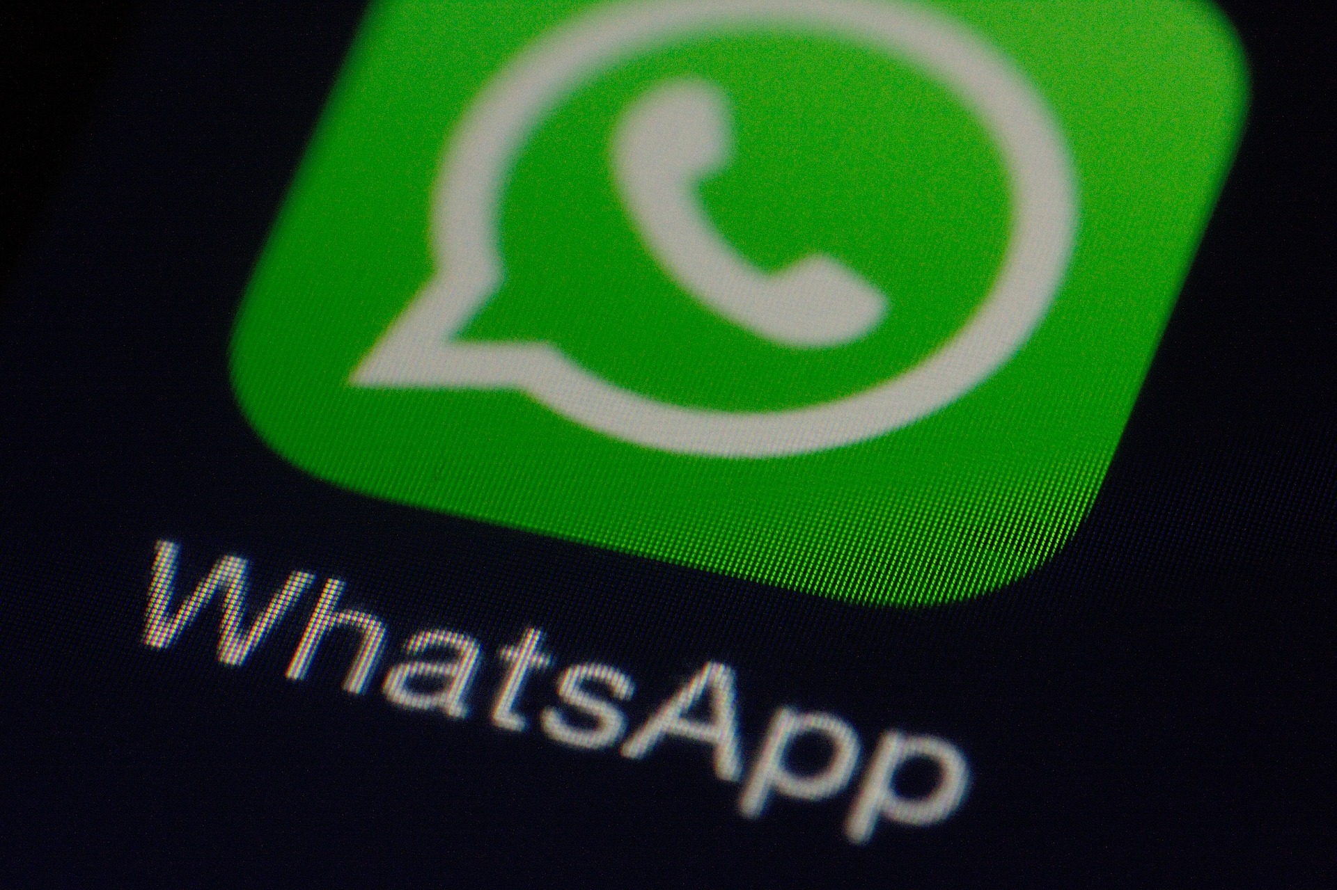 WhatsApp WhatsApp, l’arrivée du mode sombre avec plusieurs nouveautés