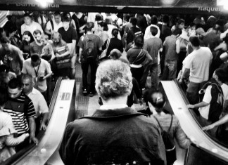 Marcher dans les transports en commun