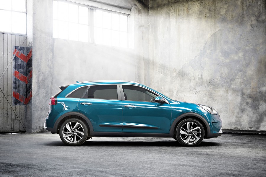 2016_Kia-Niro_05-1 2016_Kia-Niro_05-1