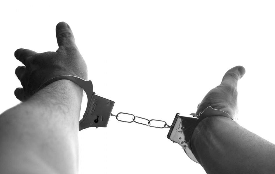 handcuffs-921290_1280 handcuffs-921290_1280