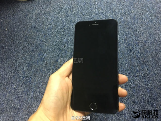 iphone-7-noir-01 iphone-7-noir-01