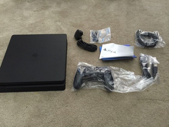 ps4 02 560x420 - Une PlayStation 4 étrange en photos