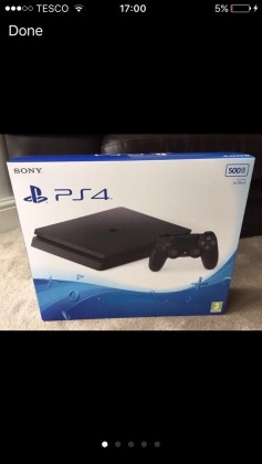 ps4 05 237x420 - Une PlayStation 4 étrange en photos