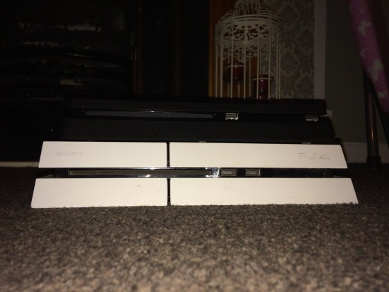 ps4 10 560x420 - Une PlayStation 4 étrange en photos