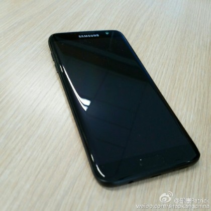 s7 edge glossy black 7 420x420 - Premières photos du Galaxy S7 Edge "Glossy Black"
