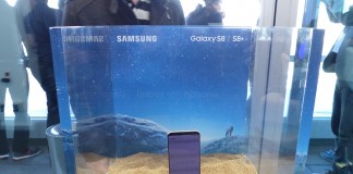 Samsung Galaxy S8 dans du sable