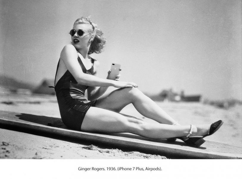 Ginger Rogers avec un iPhone 7 Plus et des AirPods Ginger Rogers avec un iPhone 7 Plus et des AirPods