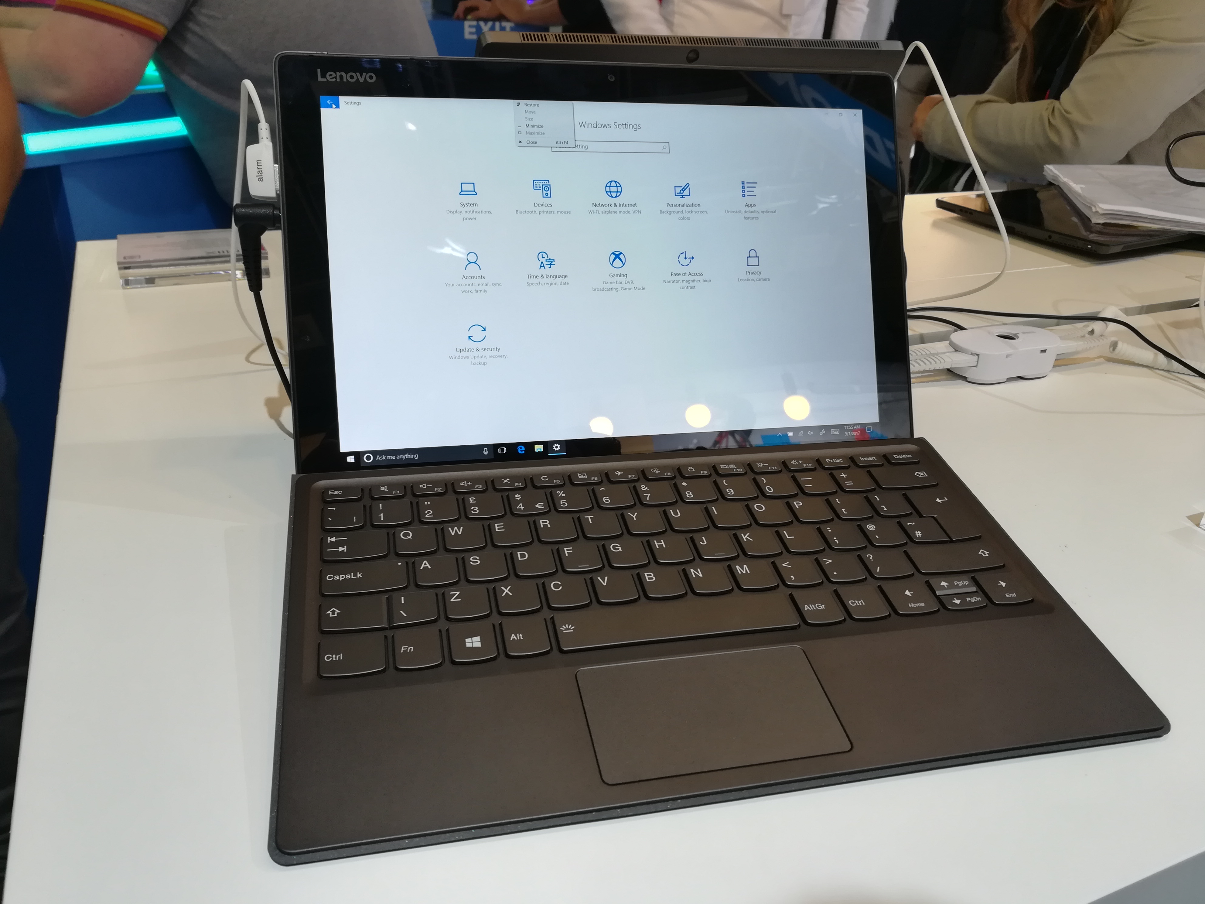 Lenovo Miix 520 Lenovo Miix 520