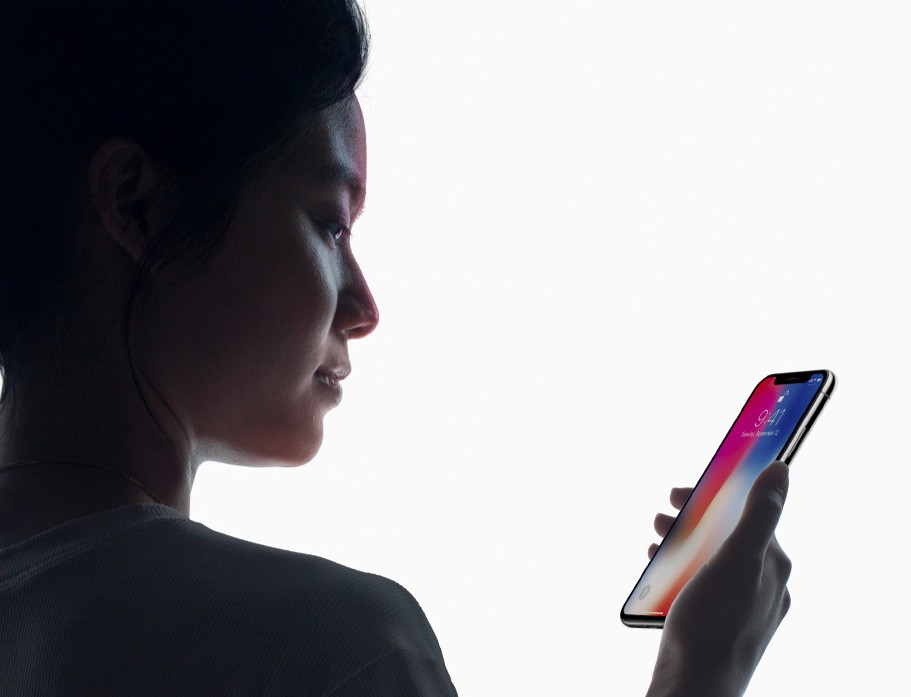 Face ID sur un iPhone X Si vous avez un iPhone, méfiez-vous de FaceTime car on peut vous espionner !