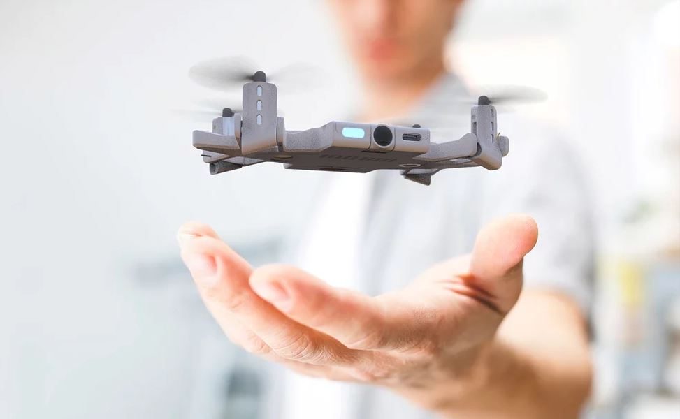 Selfly CES 2018 973x600 - CES 2018 : Selfly transforme votre smartphone en drone !