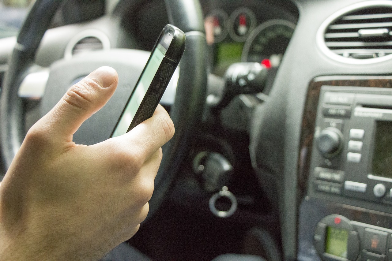 Téléphone au volant : une double infraction et c'est une suspension de permis !