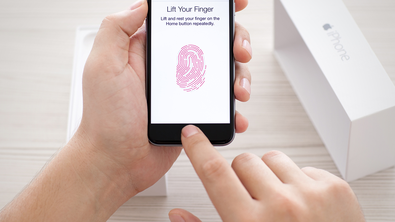 Même les morts peuvent déverrouiller un iPhone La police américaine déverrouille les iPhone avec les empreintes digitales des morts