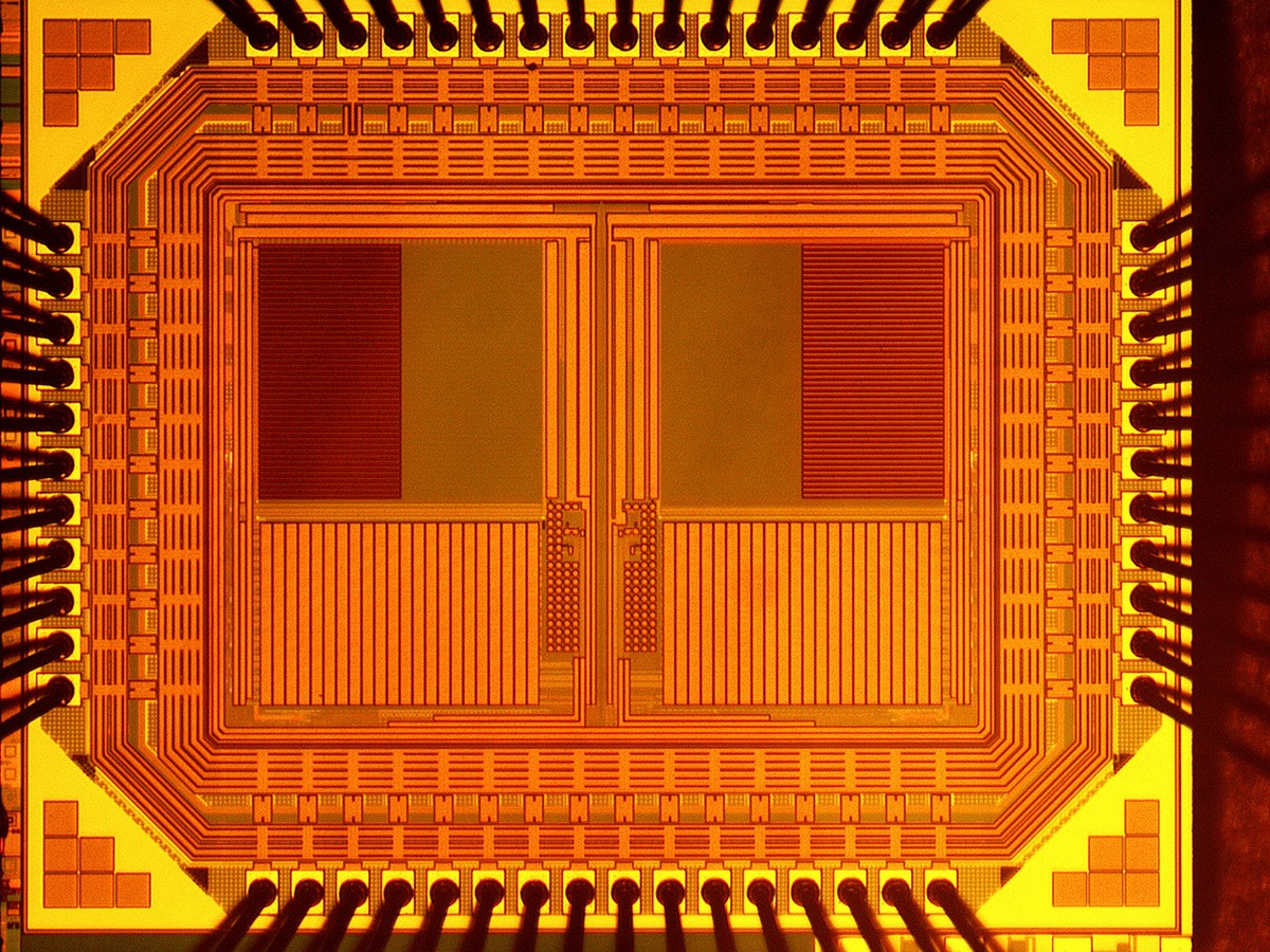 Une caméra microscopique L'outil d'espionnage rêvé vient d'être créé : une caméra microscopique autoalimenté
