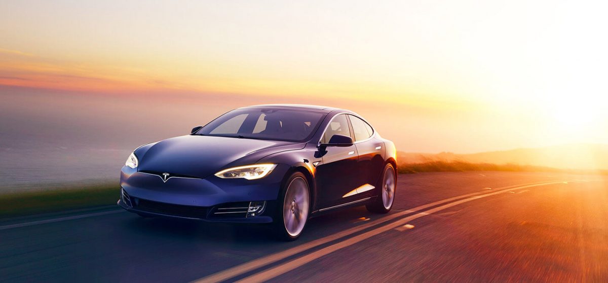 Une conduite dangereuse d'un conducteur Tesla entraîne son bannissement d'une autoroute Un conducteur de Tesla banni d'une autoroute anglaise