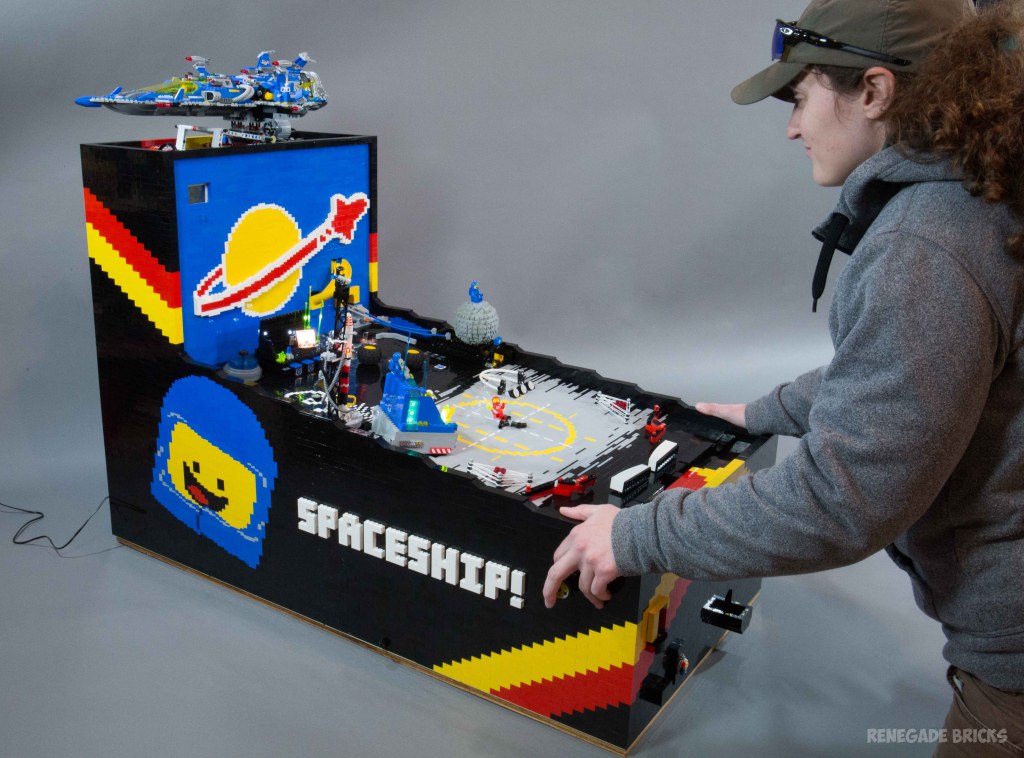 Que des pièces LEGO dans ce billard ! Un vrai billard électronique grâce à des pièces de LEGO