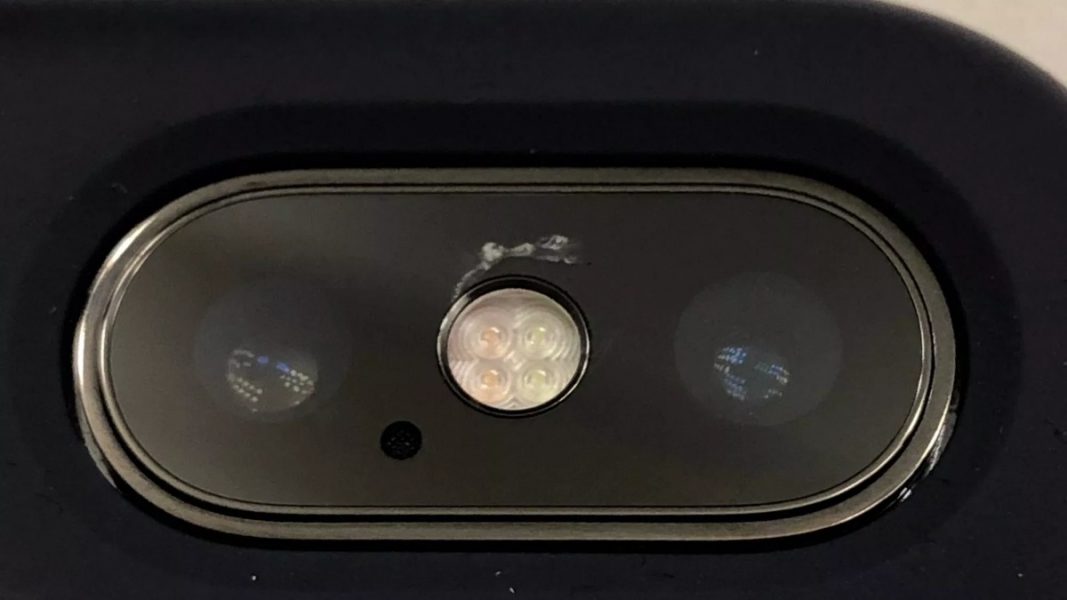 Des fissures apparaissent sur des capteurs photo d'iPhone X Des capteurs photo d'iPhone X se fissurent