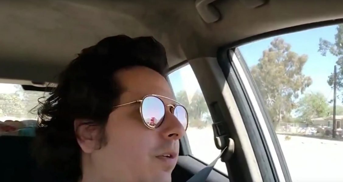 Un accident de voiture streamé en direct par un YouTubeur Un YouTubeur stream son accident de voiture en direct