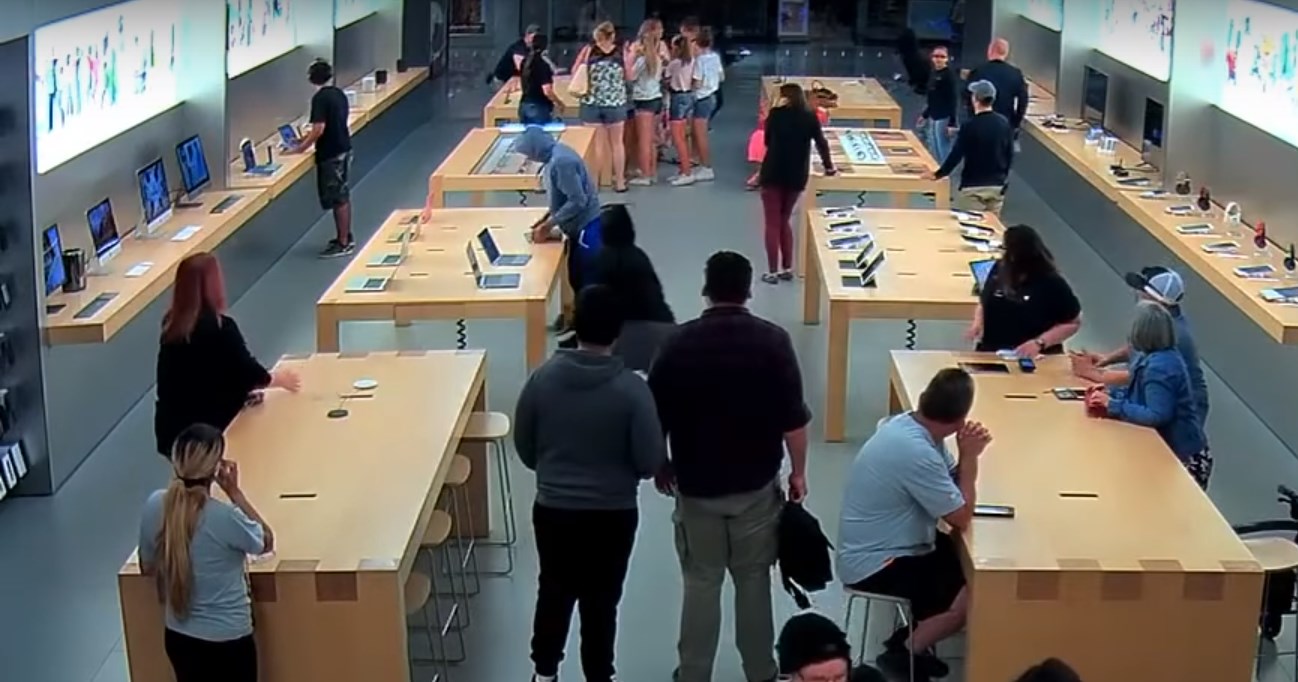 Un Apple Store destocké par 5 voleurs Nouveau braquage dans un Apple Store !
