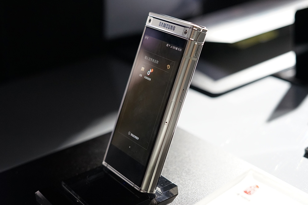Samsung W2019 : un smartphone à clapet de luxe avec double capteur et Snapdragon 845 ? 