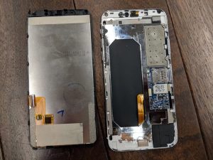 clone iphone x 3 300x225 - Un clone d'iPhone X à 100 dollars assez... médiocre et dangereux
