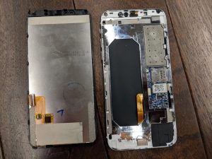 clone iphone x 3 300x225 - Un clone d'iPhone X à 100 dollars assez... médiocre et dangereux