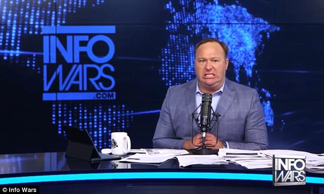 YouPorn a viré Alex Jones Alex Jones : YouPorn l'a aussi banni