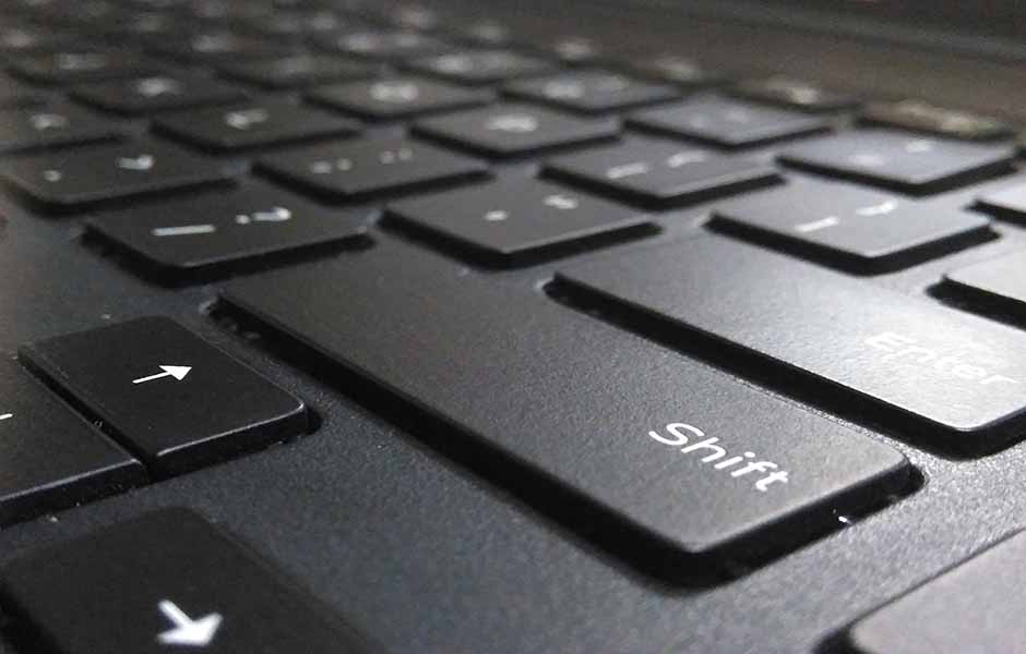 Un clavier d'ordinateur Zone Telechargement : le point sur la guerre des clones