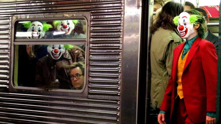joker02 747x420 - Joaquim Phoenix se montre enfin en Joker