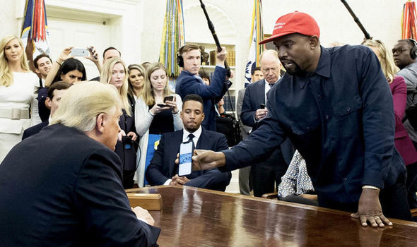 Kanye West rencontre Donald Trump et propose de remplacer l’Air Force One par un « iPlane One »