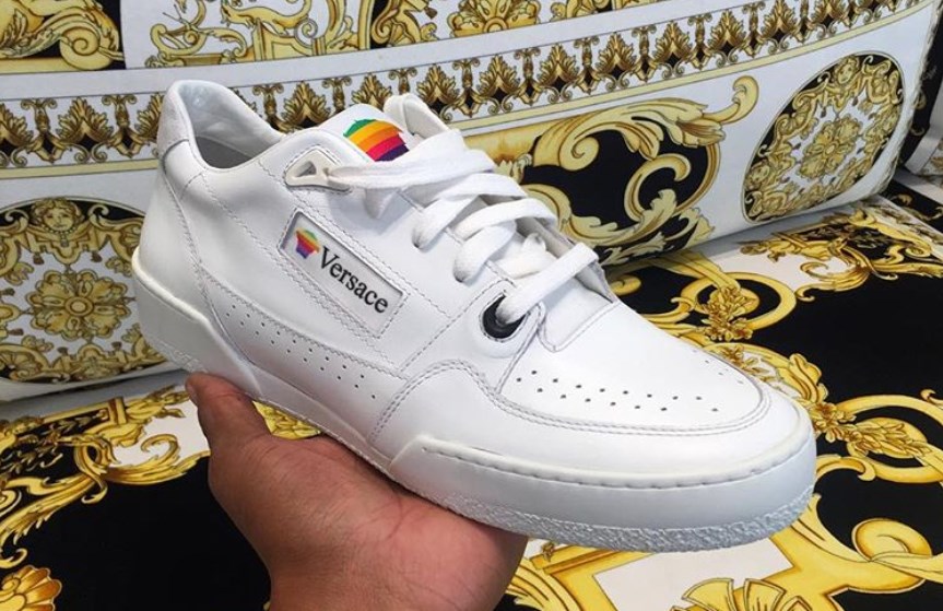 Des sneakers Apple Versace 15 000 dollars pour les sneakers collector Apple/ Versace