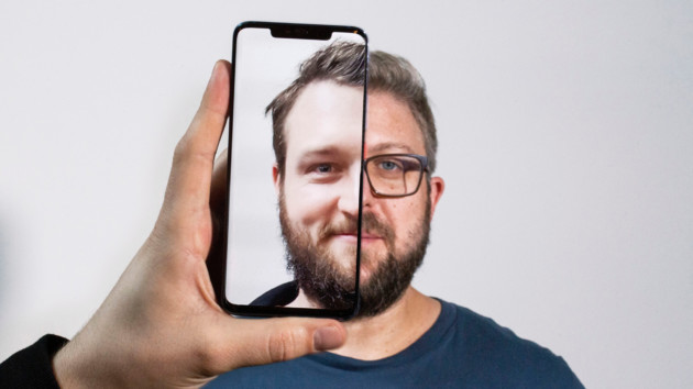 Huawei Mate 20 Pro La reconnaissance faciale du Huawei Mate 20 Pro se fait duper par deux visages très similaires