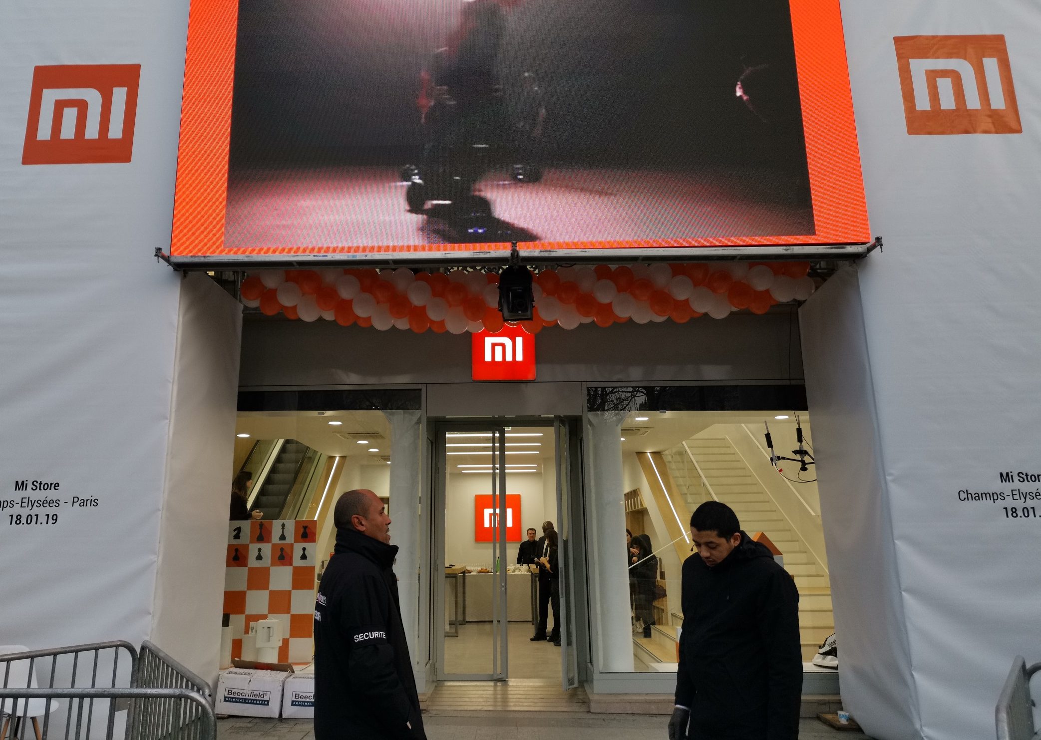 Découverte en avant-première du Mi Store des Champs-Élysées