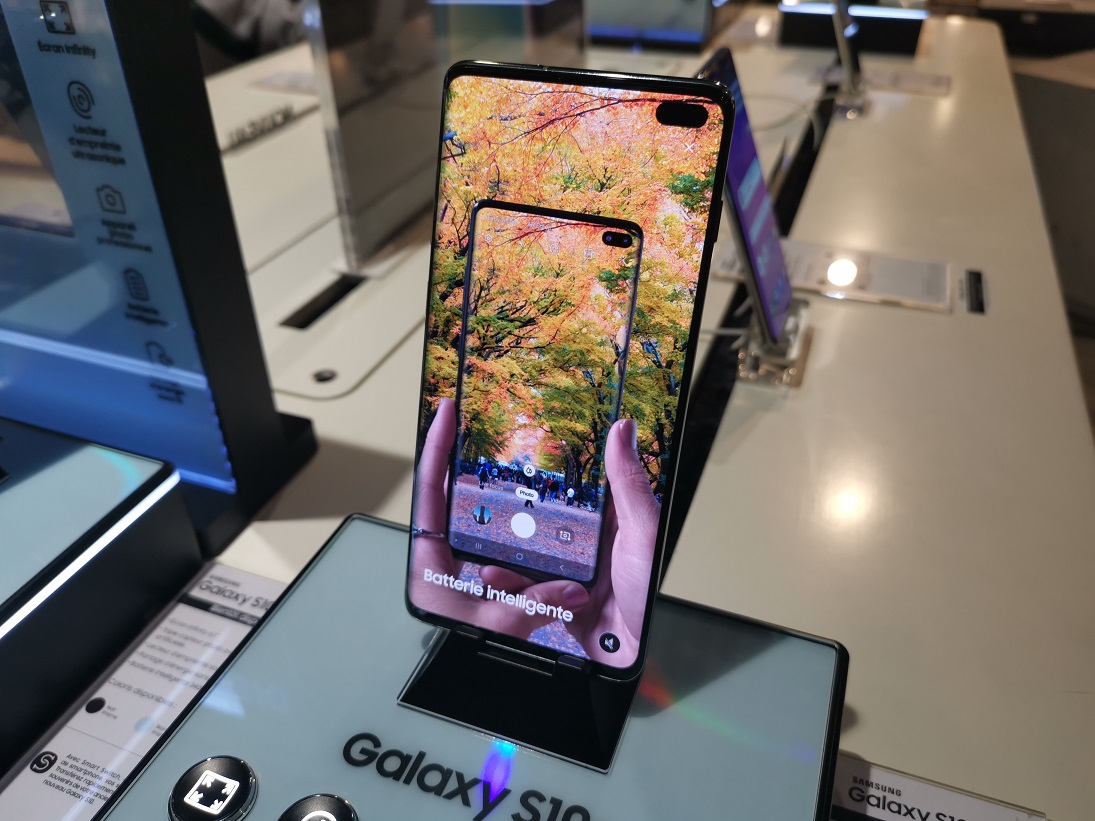 Les meilleurs détournements de la bulle des Samsung Galaxy S10 et Galaxy S10 Plus